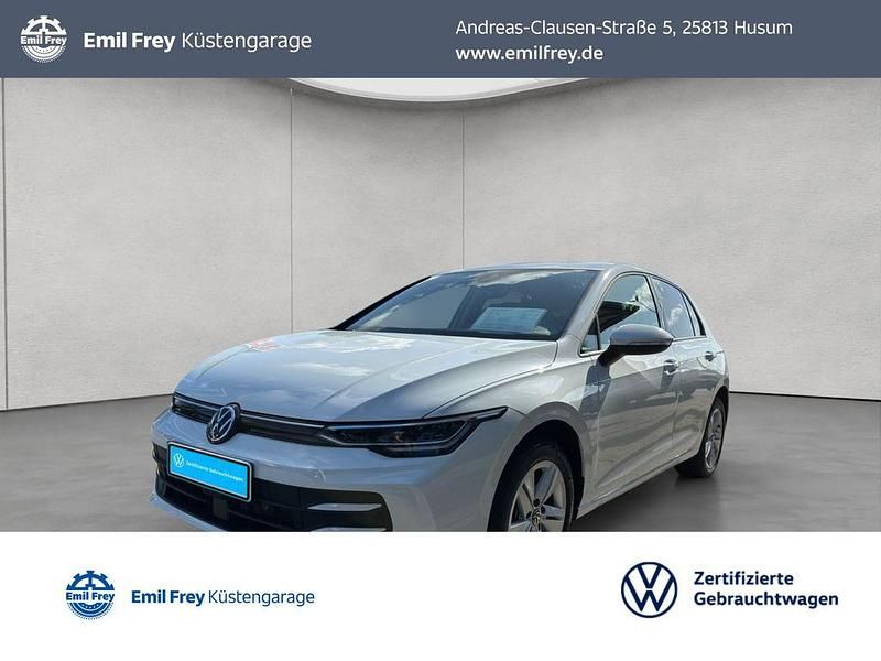 Weiß Gebraucht 2024 VW Golf VIII Life Limousine | 23.890 € (Fairer Preis) - Bild 1/4