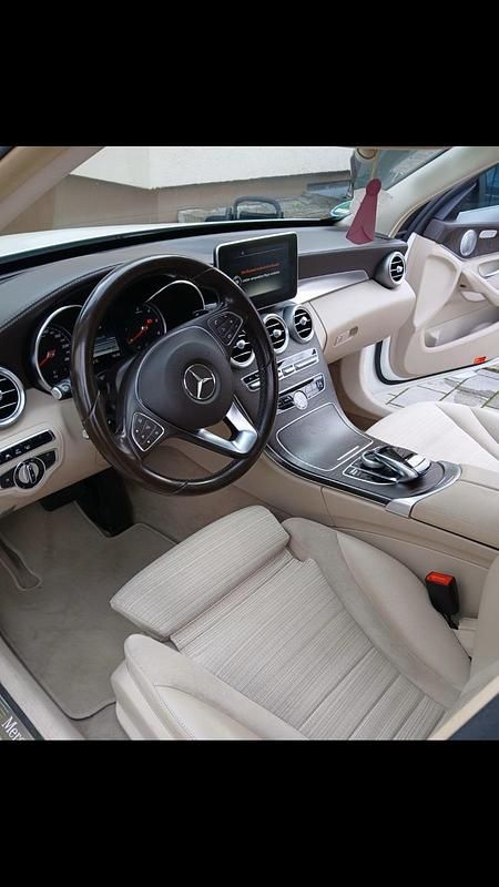 Gebraucht Mercedes C220 170 PS (125 kW) 2014 Weiß Limousine