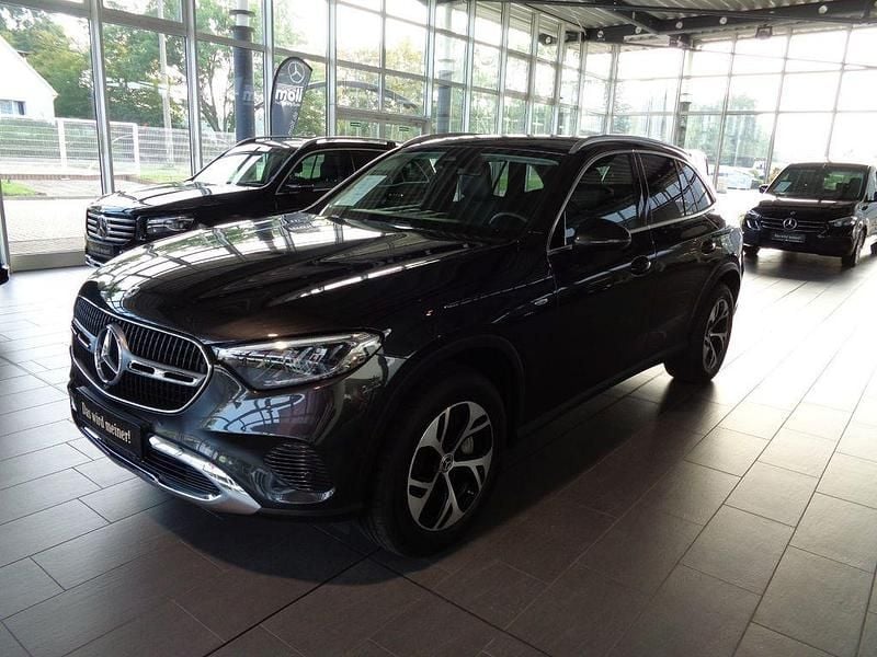 Grafitgrau metalliclack Gebraucht 2025 Mercedes GLC300 Van / Kleinbus | 57.890 € - Bild 1/3