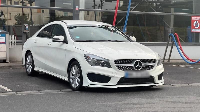 Gebraucht Mercedes CLA200 AMG line 155 PS (114 kW) 2015 Weiß Coupé