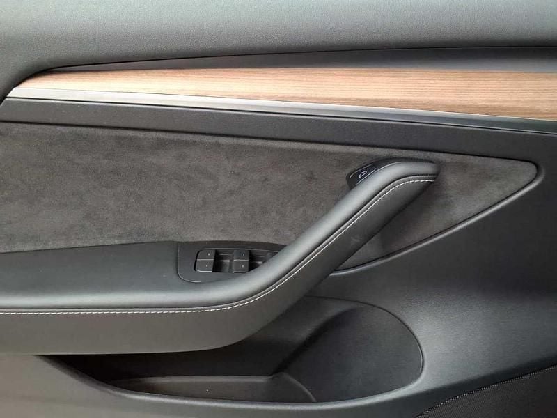 Second-hand Tesla Model 3 Performance 376 kW (512 CP) 2022 Albastru Berlinǎ