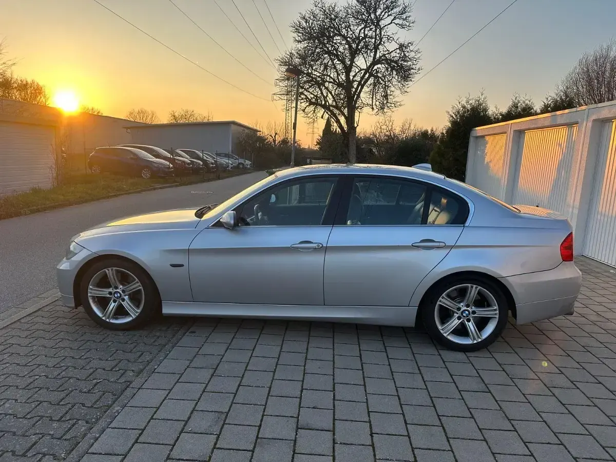 Używany BMW 330 258 KM (189 kW) 2007 Srebrny Sedan/Limuzyna