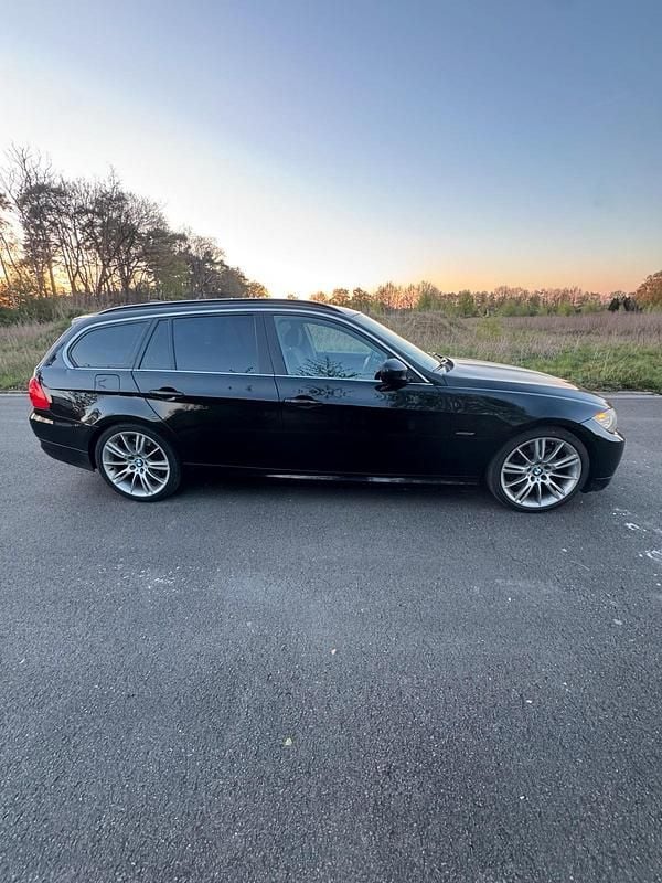 Usata BMW 325 204 CV (150 kW) 2010 Nero Station wagon