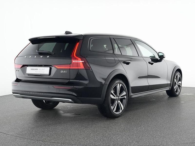 Gebraucht Volvo V60 CC Plus 197 PS (144 kW) 2024 Schwarz Kombi