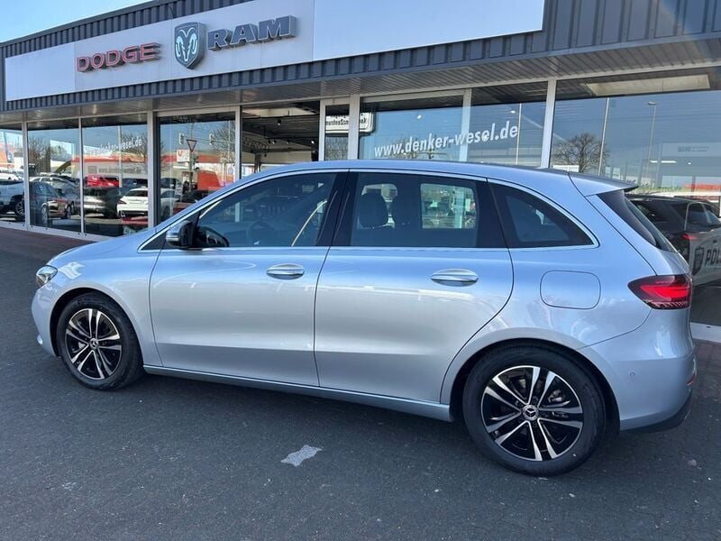 Gebraucht Mercedes B200 Progressive 163 PS (119 kW) 2024 Silver metallic Van / Kleinbus