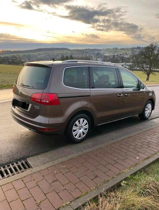 Gebraucht VW Sharan Life 177 PS (130 kW) 2013 Braun Van / Kleinbus