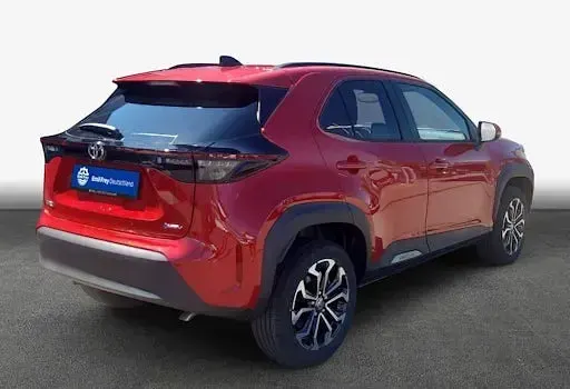 Neu Toyota Yaris Cross 130 PS (95 kW) 2026 Rot SUV