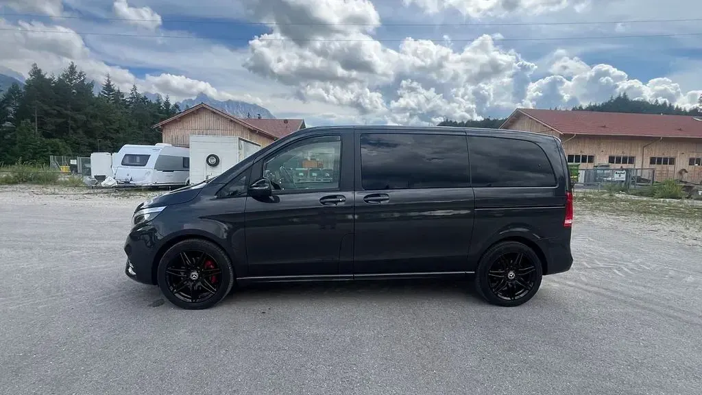 Gebraucht Mercedes V300 237 PS (174 kW) 2022 Grau Van / Kleinbus