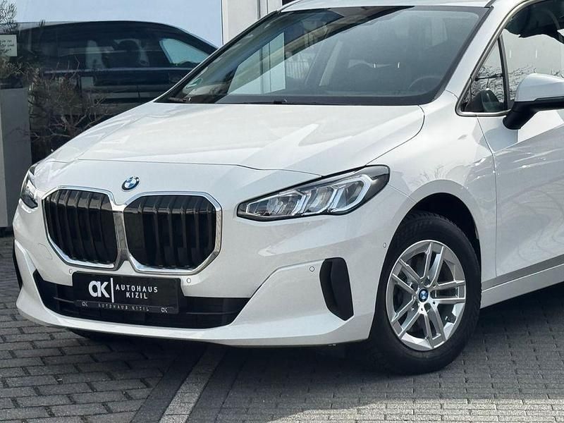 Gebraucht BMW 220 Active Tourer Performance 156 PS (114 kW) 2023 Weiß Van / Kleinbus