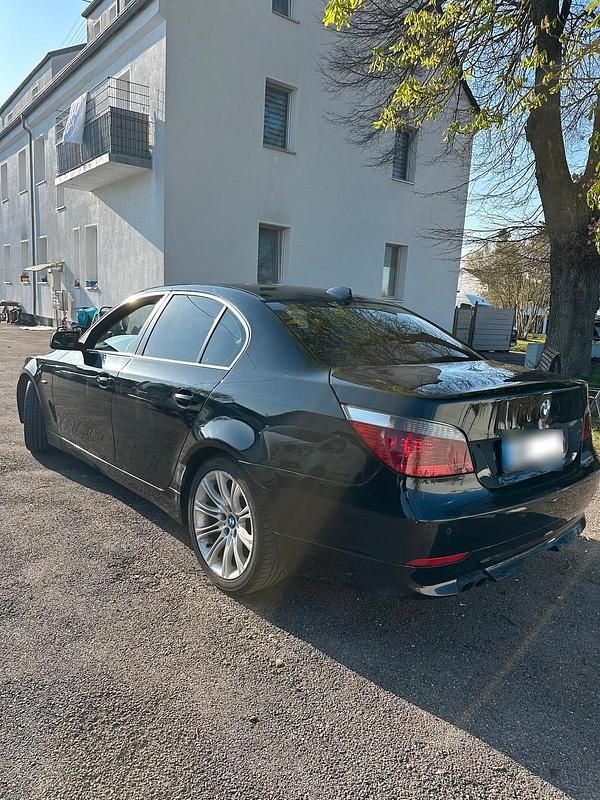 Second-hand BMW 525 177 CP (130 kW) 2004 Negru Berlinǎ
