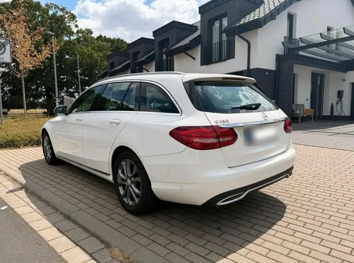 Gebraucht Mercedes C180 156 PS (114 kW) 2016 Weiß Kombi