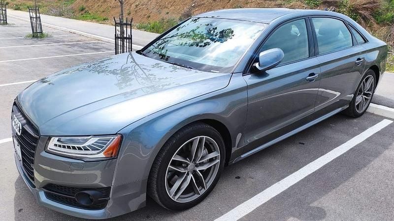Grau Gebraucht 2017 Audi A8L Limousine | 23.990 € (Fairer Preis) - Bild 1/4