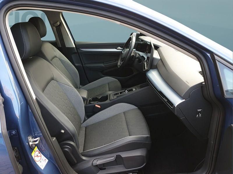 Gebraucht VW Golf VIII 150 PS (110 kW) 2025 Blau Kleinwagen