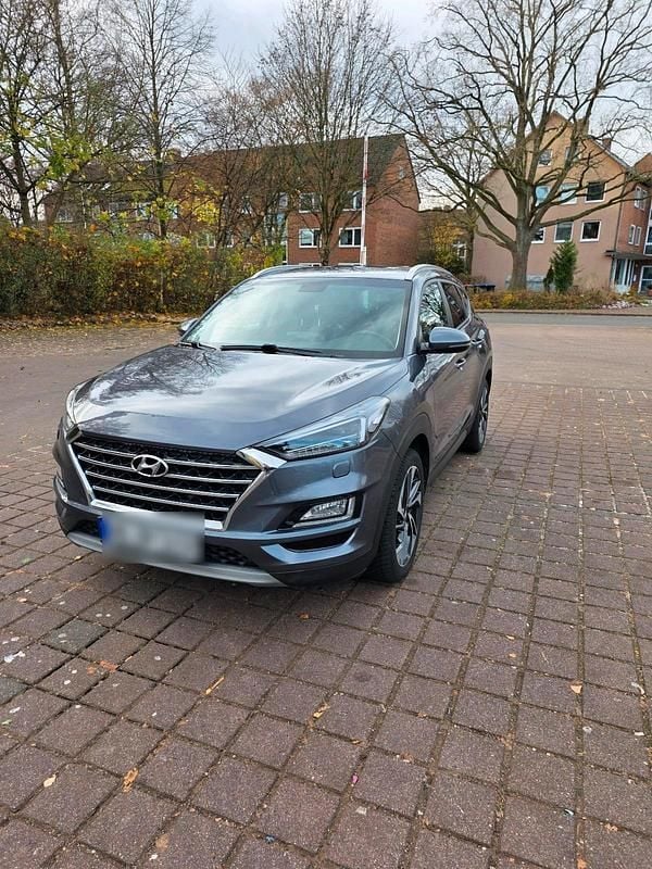 Grau Gebraucht 2018 Hyundai Tucson SUV | 15.750 € (Guter Preis) - Bild 1/4