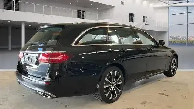 Używany Mercedes E300 320 KM (235 kW) 2021 Czarny Kombi