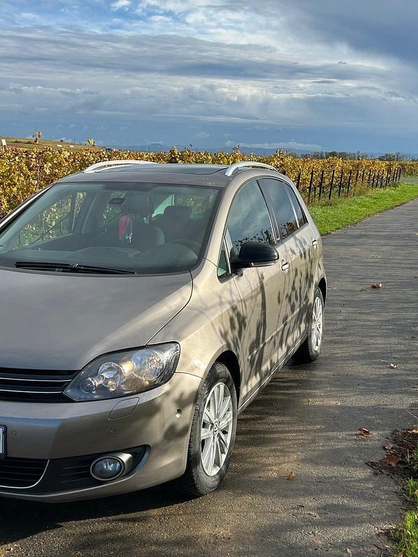 Gebraucht VW Golf VI Style 105 PS (77 kW) 2011 Gold Kleinwagen