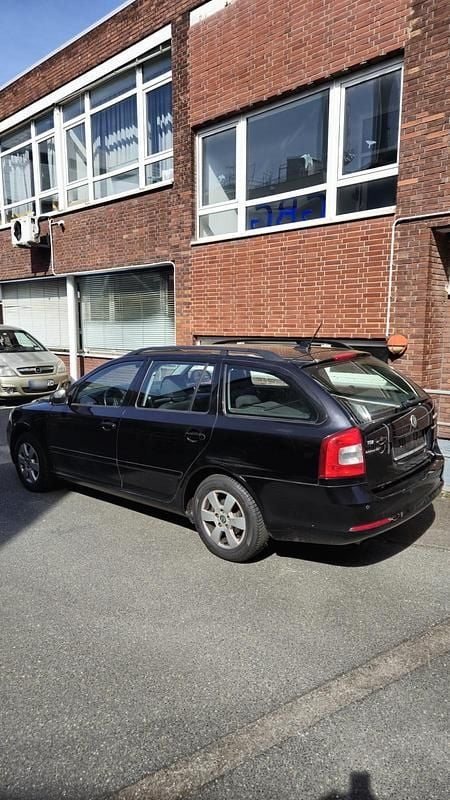 Gebraucht Skoda Octavia Impuls Edition 105 PS (77 kW) 2011 Schwarz Kombi