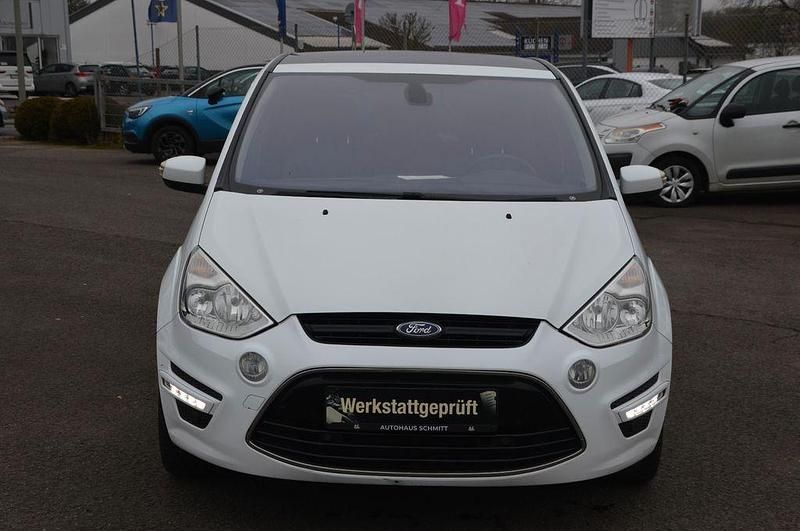 Gebraucht Ford S-MAX Titanium 140 PS (102 kW) 2014 Weiß Van / Kleinbus