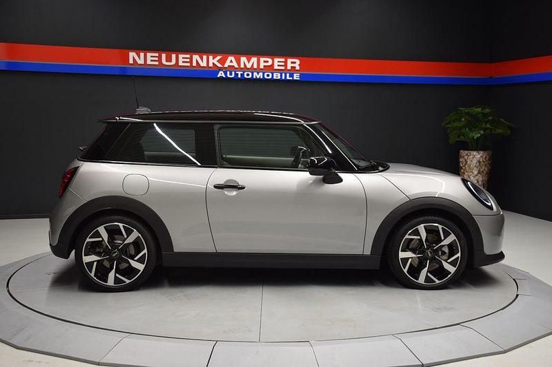Gebraucht Mini Cooper Favoured 156 PS (114 kW) 2024 Silber Kleinwagen