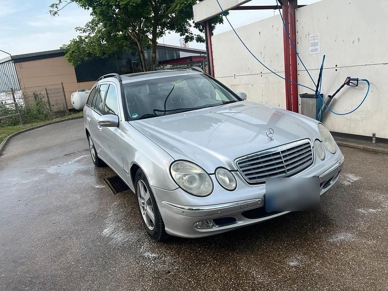 Gebraucht Mercedes E240 177 PS (130 kW) 2005 Silber Kombi