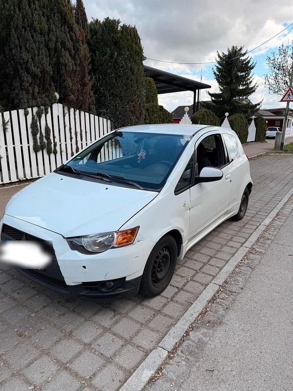 Gebraucht Mitsubishi Colt 75 PS (55 kW) 2010 Weiß Kleinwagen