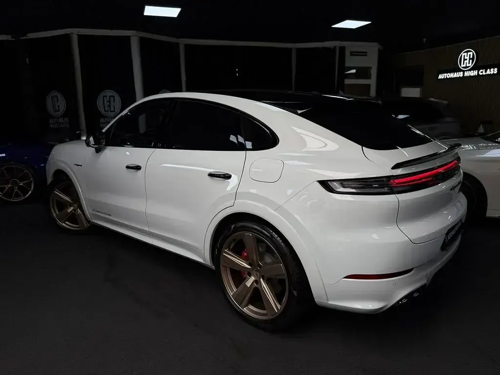 Neu Porsche Cayenne Turbo E-Hybrid Chrono 740 PS (544 kW) 2026 Weiß SUV
