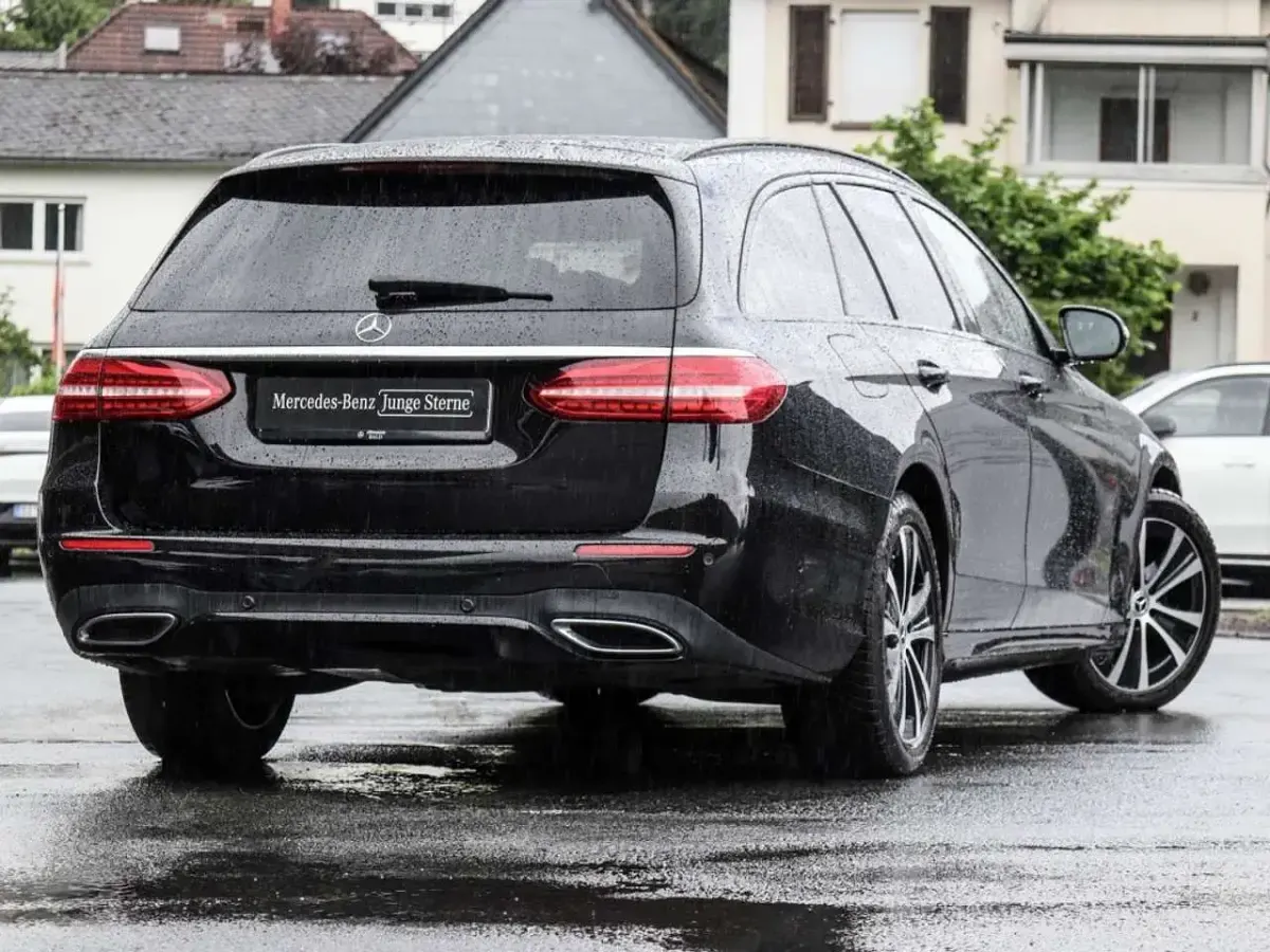 Gebraucht Mercedes E400 AMG 330 PS (242 kW) 2022 Schwarz metalliclack obsidians Kombi