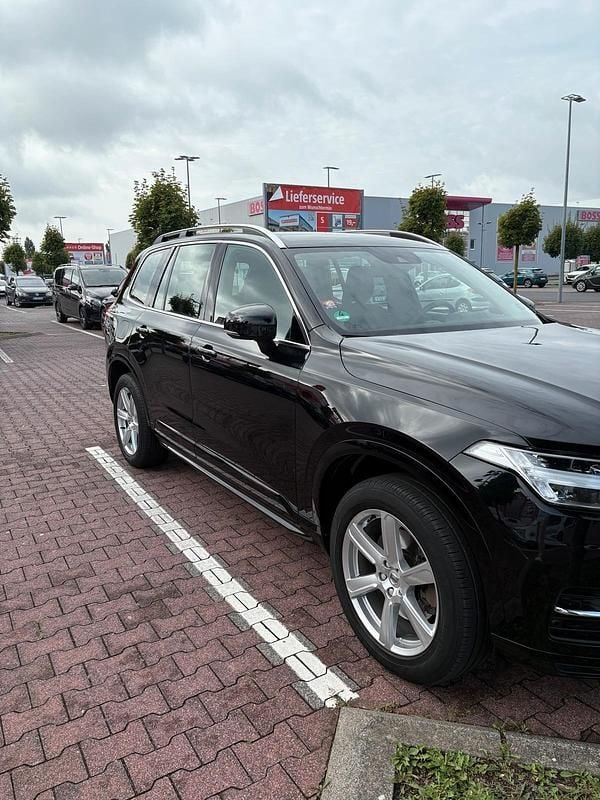 Schwarz Gebraucht 2019 Volvo XC90 Momentum SUV | 32.500 € (Superpreis) - Bild 1/4
