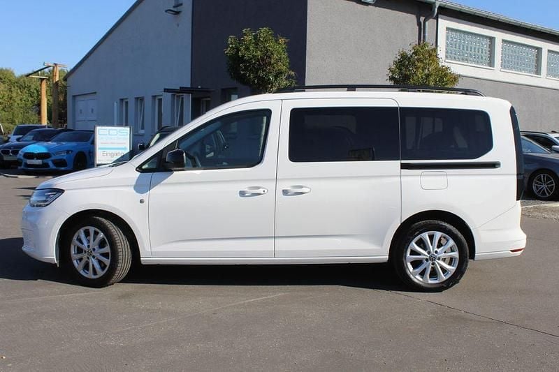 Weiß Gebraucht 2022 VW Caddy Maxi Life Design Van / Kleinbus | 29.980 € (Etwas zu teuer) - Bild 1/4