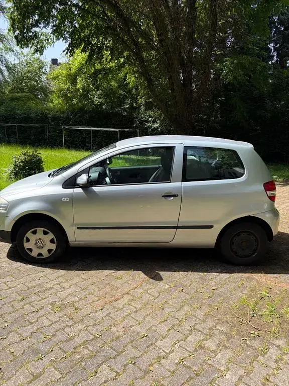 Gebraucht VW Fox 54 PS (39 kW) 2005 Silber Kleinwagen