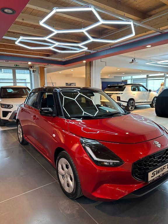 Gebraucht Suzuki Swift Comfort 83 PS (61 kW) 2024 Rot Kleinwagen