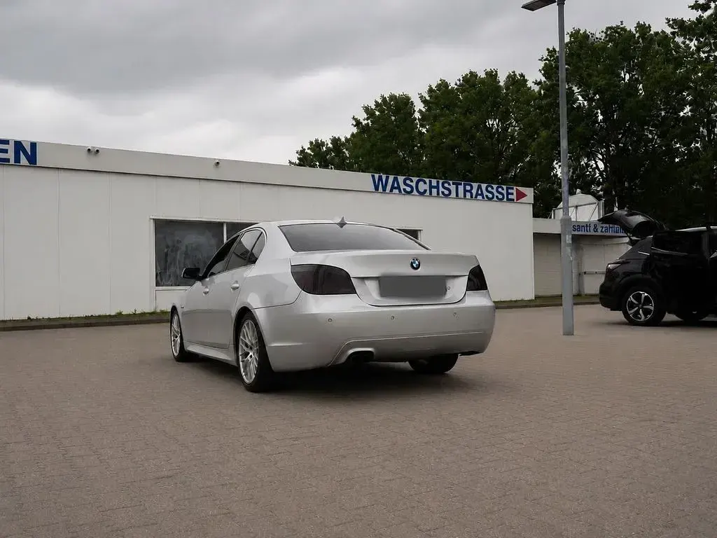Gebraucht BMW 520 170 PS (125 kW) 2004 Silber Limousine