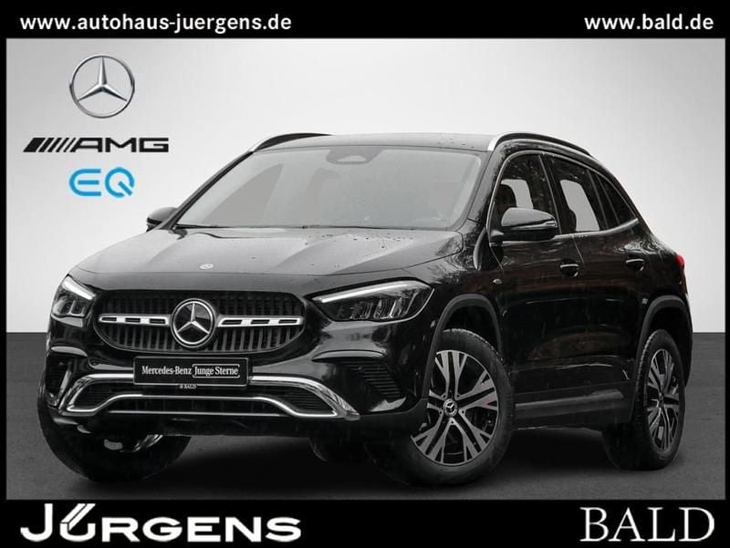 Schwarz metalliclack kosmossch Gebraucht 2025 Mercedes GLA250 Progressive SUV | 39.680 € (Guter Preis) - Bild 1/4