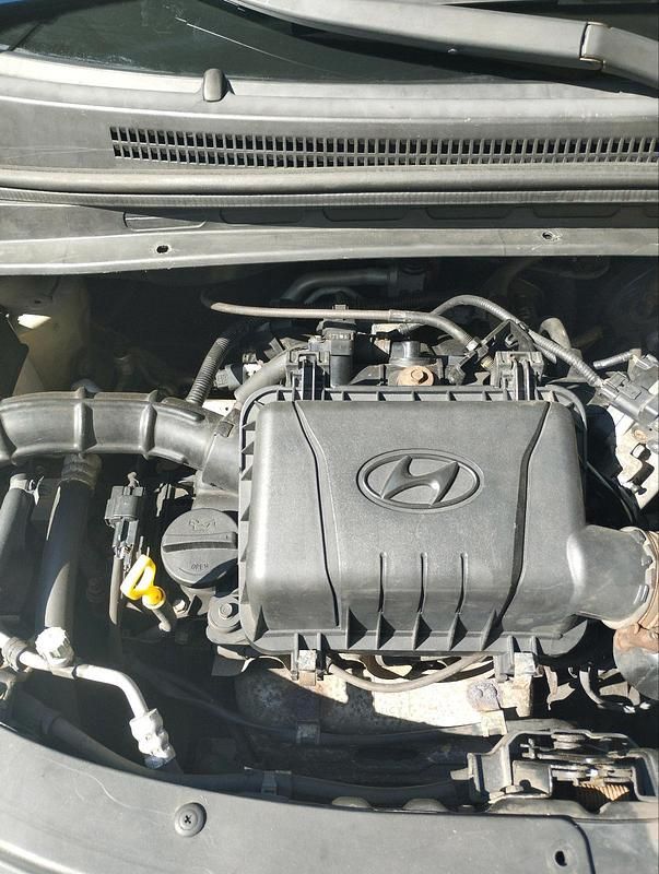 Gelb Gebraucht 2012 Hyundai i10 Kleinwagen | 1.990 € - Bild 1/4