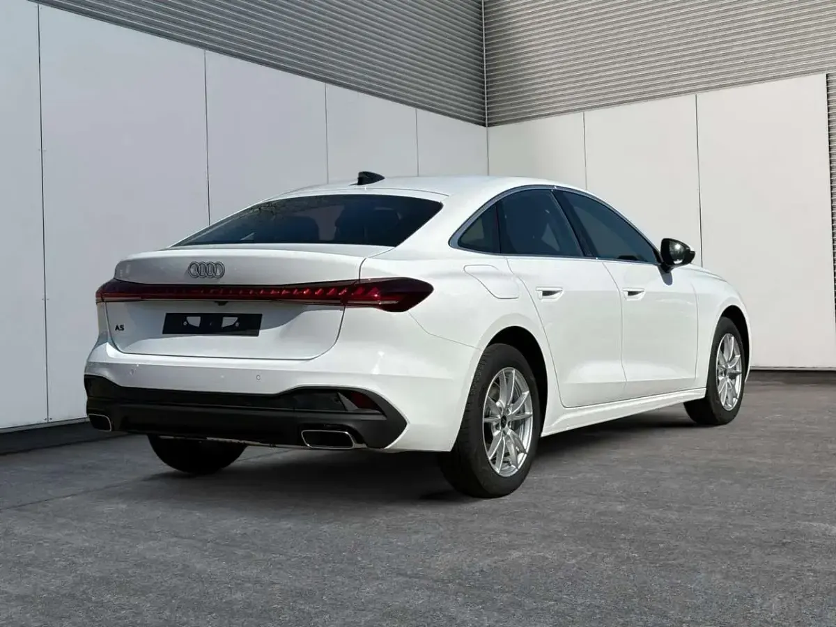 Neu Audi A5 Basis 204 PS (150 kW) 2025 Arkonaweiß Coupé
