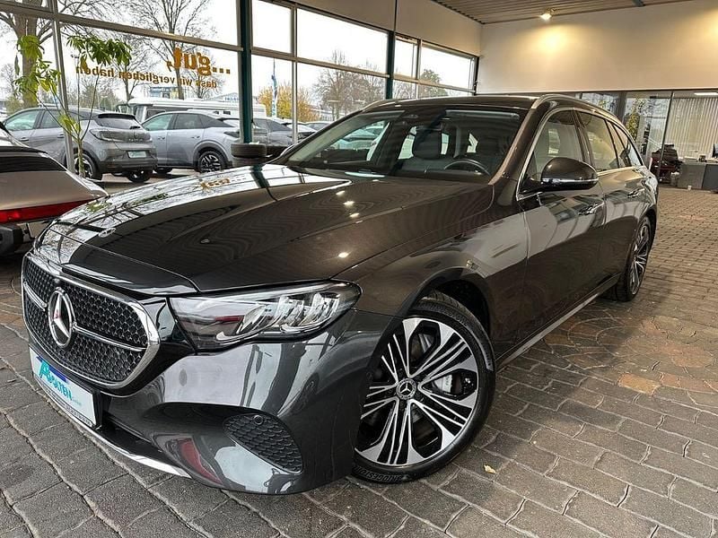 Grau Gebraucht 2024 Mercedes E300 Limousine | 44.890 € (Guter Preis) - Bild 1/4