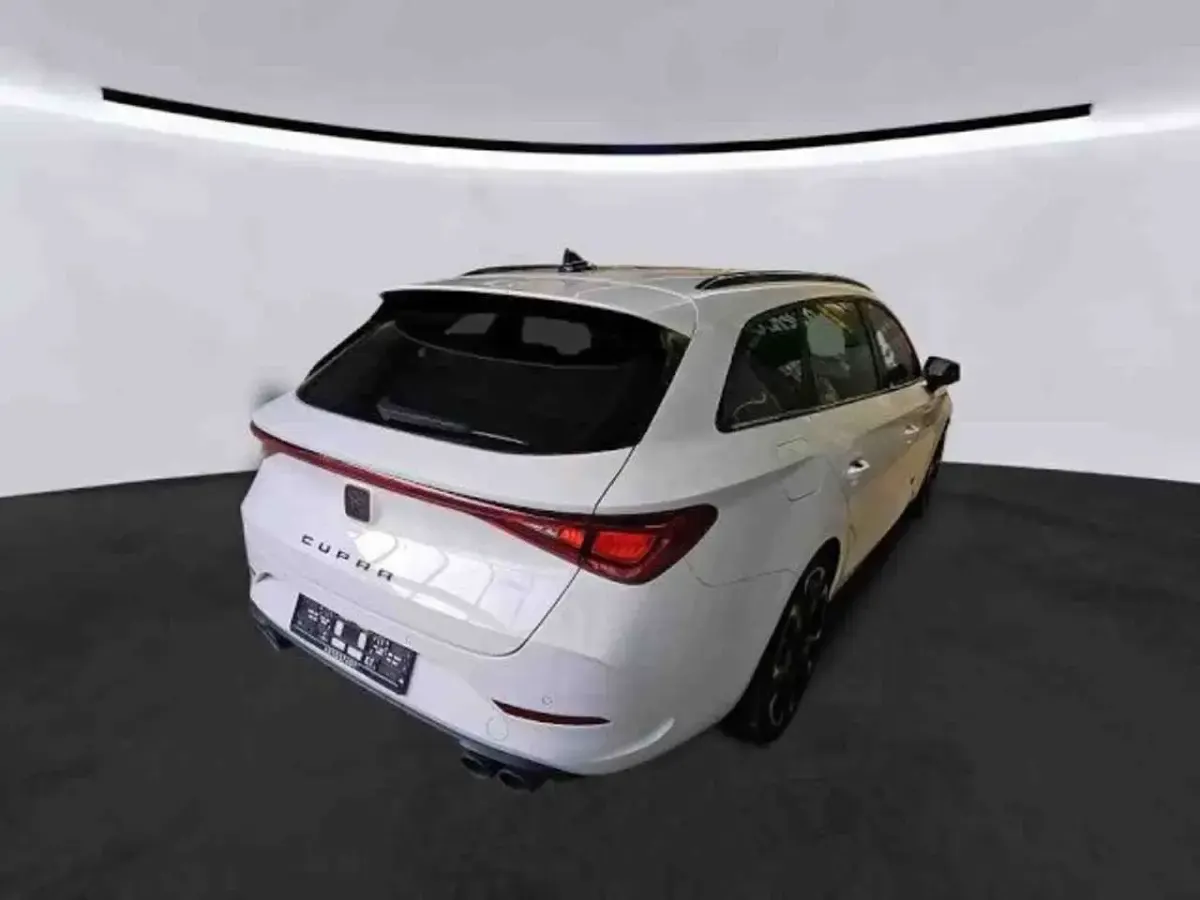 Używany Cupra Leon VZ 310 KM (228 kW) 2023 Biały Kombi