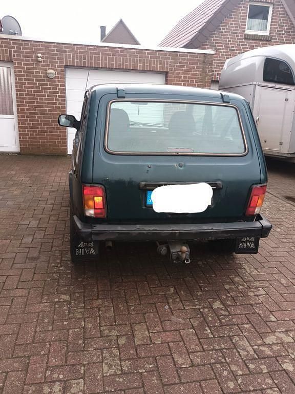 Gebraucht Lada niva 77 PS (56 kW) 2011 Grün SUV