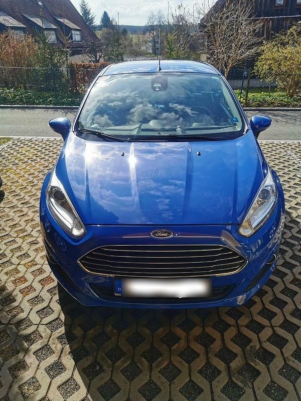 Gebraucht Ford Fiesta 101 PS (74 kW) 2013 Blau Kleinwagen