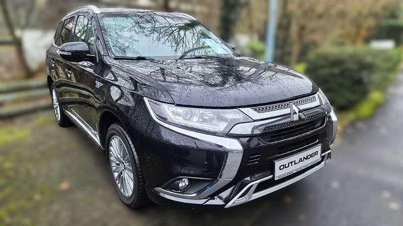 Pantherschwarz Gebraucht 2020 Mitsubishi Outlander P-HEV Basis SUV | 20.490 € (Fairer Preis) - Bild 1/4
