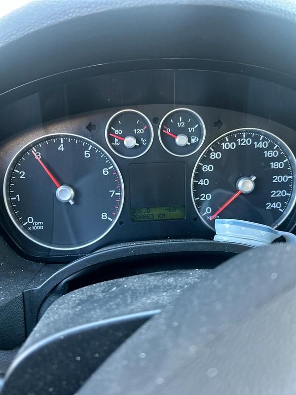 Second-hand Ford Focus 120 CP (88 kW) 2003 Albastru Break