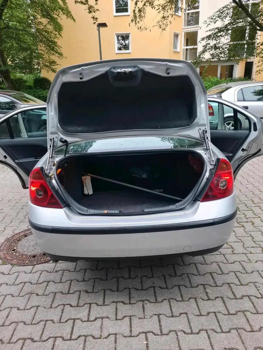 Gebraucht Ford Mondeo 125 PS (91 kW) 2002 Silber Limousine
