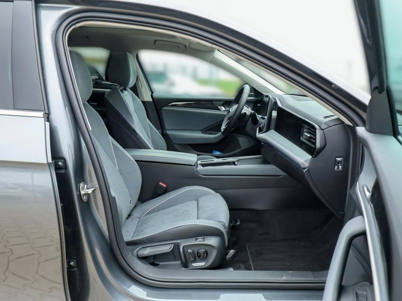 Gebraucht VW Passat 150 PS (110 kW) 2024 Grau Van / Kleinbus