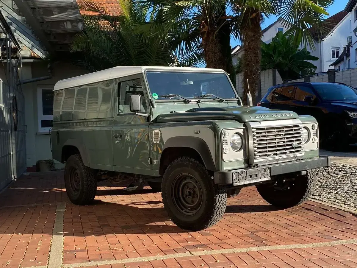 Gebraucht Land Rover Defender 122 PS (89 kW) 2011 Grün Kombi