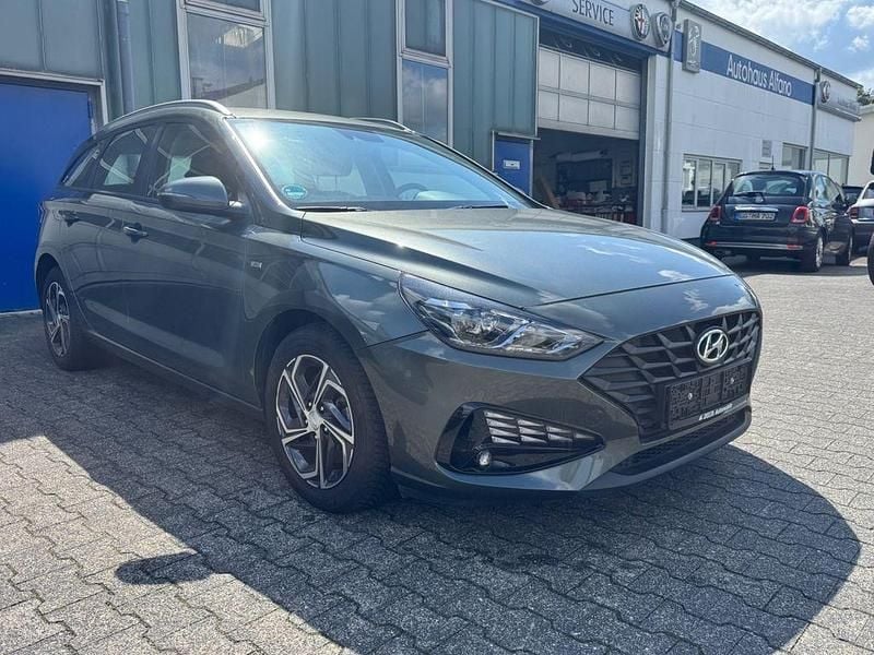 Grau Gebraucht 2023 Hyundai i30 Select Kombi | 17.490 € (Guter Preis) - Bild 1/4