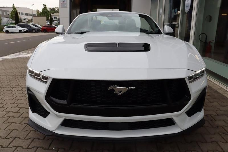 Neu Ford Mustang GT Convertible 446 PS (328 kW) 2026 Oxford white Cabrio