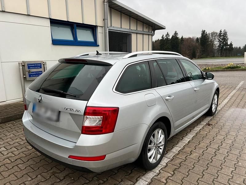 Usado Skoda Octavia 150 HP (110 kW) 2016 Cinzento Citadino
