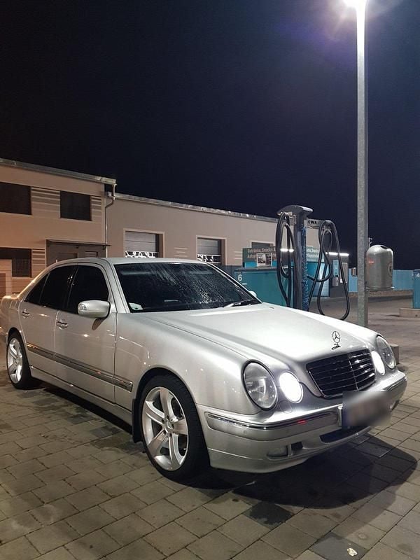 Gebraucht Mercedes E270 Elegance 173 PS (127 kW) 2000 Silber Limousine