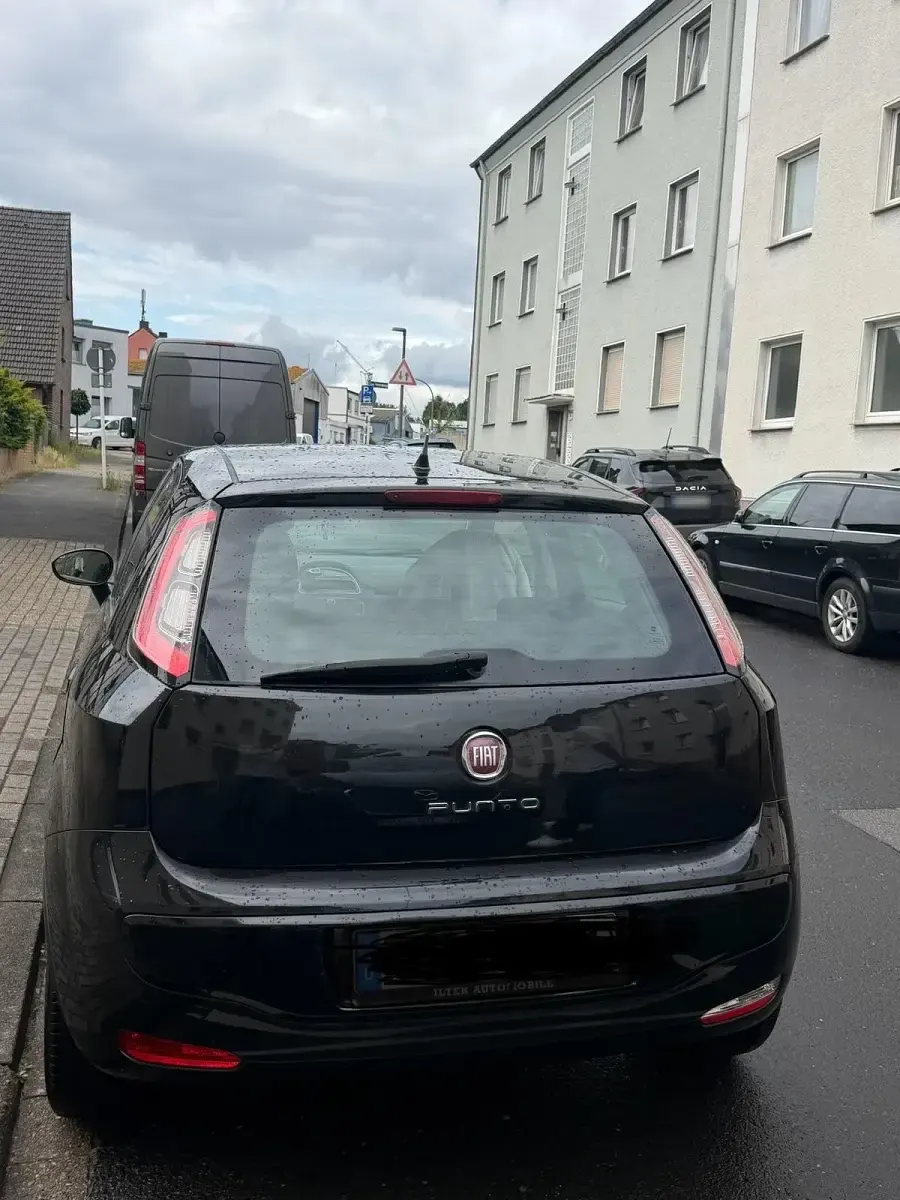 Gebraucht Fiat Punto 77 PS (56 kW) 2011 Schwarz Kleinwagen