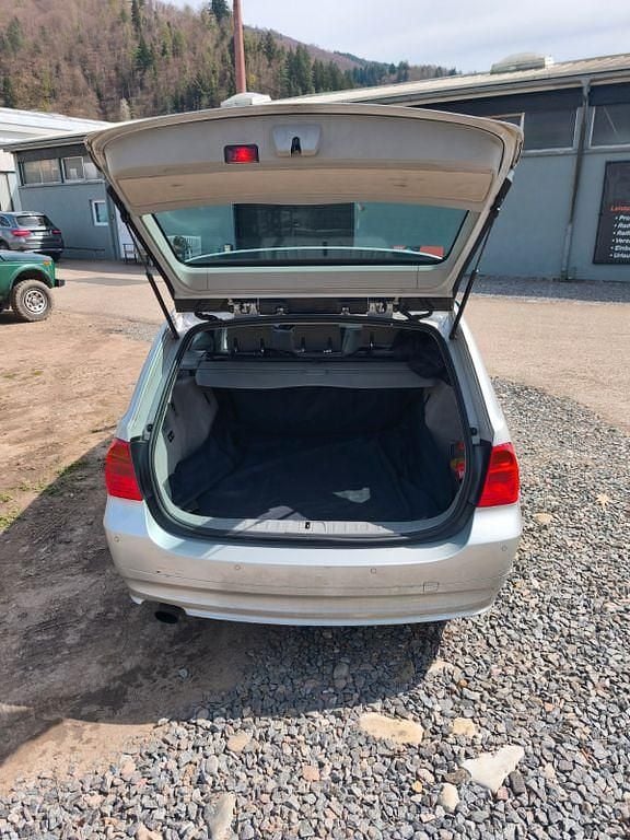 Gebraucht BMW 320 163 PS (119 kW) 2007 Silber Kombi